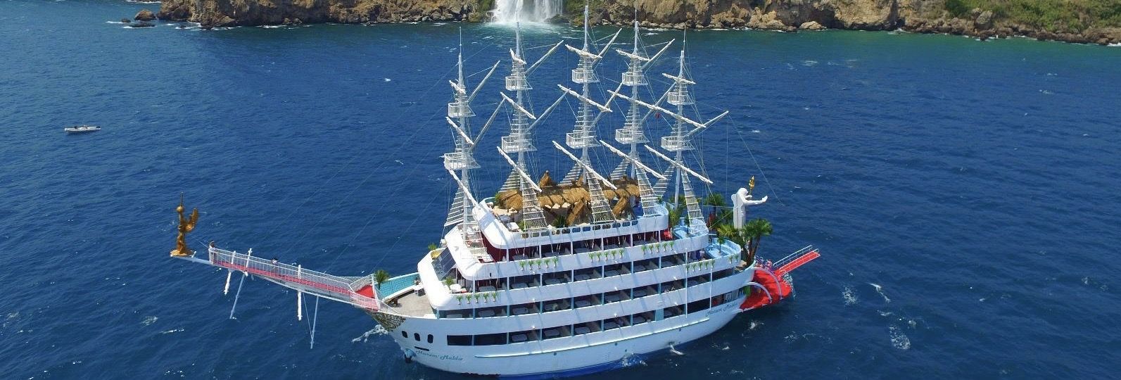 Прогулка на яхте Харем Мальдив в Анталии
Проведите целый день на борту яхты Харем Мальдив и почувствуете всю роскошность отдыха на этом высококлассном судне. На протяжении всего морского круиза вы будете окружены заботой и вниманием. Вы отправитесь в пут HAREM MALDİV